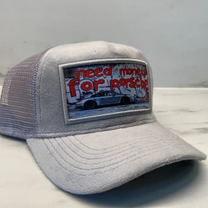 Velvet keps  - Helt ny velvet keps från Revenite, vid fråga är de bara att höra av sig😄