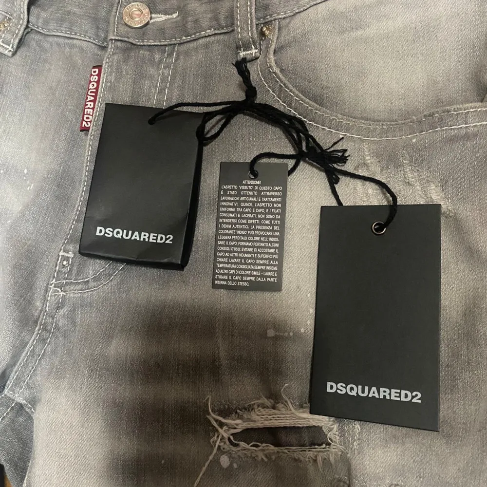 Väldigt stiliga dsquared byxor som jag nu säljer för ett dunder pris! Det är bara att skriva vid funderingar eller liknande!. Jeans & Byxor.