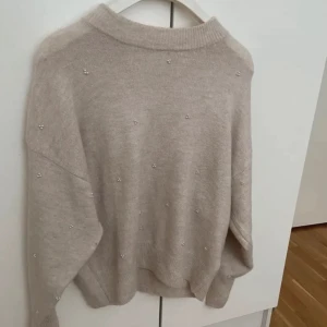 stickad tröja pärlor - som ny❤️