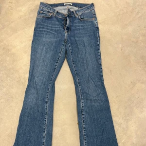 Blå jeans Gina tricot - Säljer dessa snygga från Gina tricot 