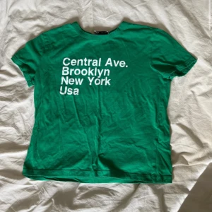 Grön t shirt med motiv - Jättecool! 