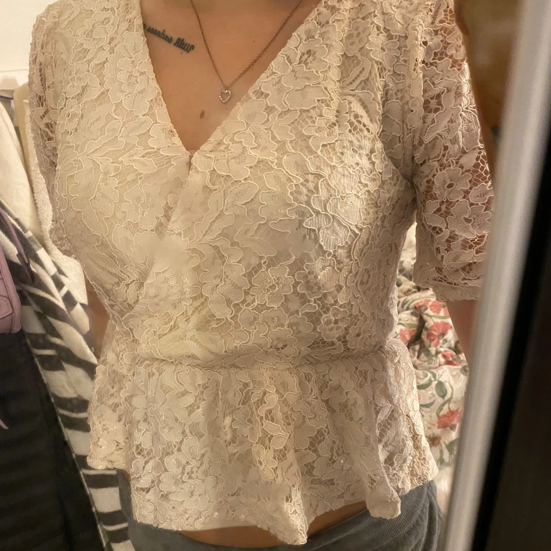 Beige spetsblus - 90