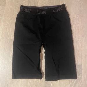 Cyckelbyxor  - Säljer nu dessa fina cyckelbyxor ifrån icaniwill. Jätte bra skick!