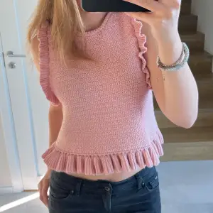 Supersöt virkad/stickad rosa topp från Zara!! 💕💕💕 Perfekt nu till skolstart eller liknande 😁😁 bara att skriva vid intresse eller frågor