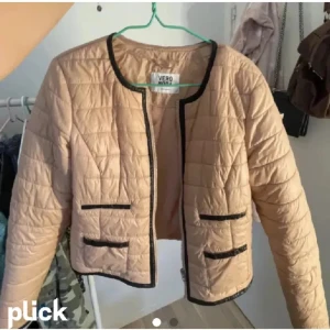Höstjacka - säljer denna superfina höstjackan från vero moda💕