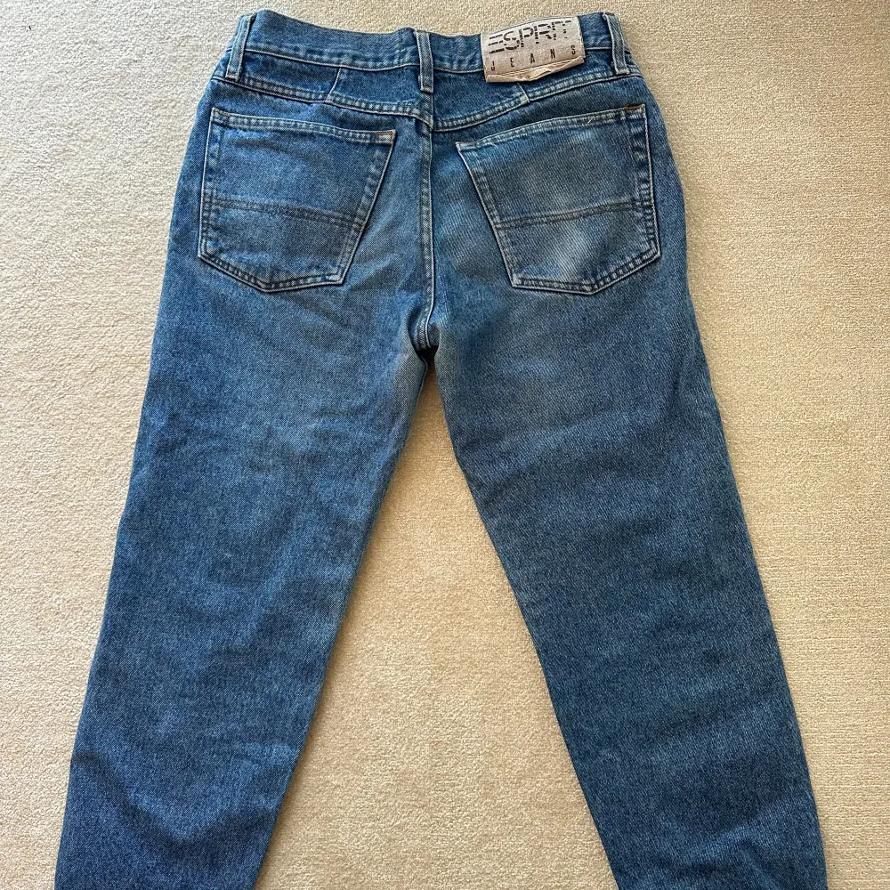 Lågmidjade jeans från esprit. Farkut & Housut.