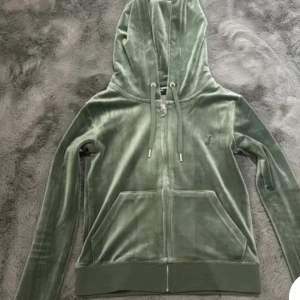 grön juicy kofta, kommer ej till användning bra skick - Grön juicy kofta, kommer ej till användning lämgre, nästan helt ny