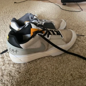 Säljer Ja 1s - Nu säljer jag mina Ja 1s för 850kr(pris kan diskuteras) Jag säljer dem för att den har blivit för små