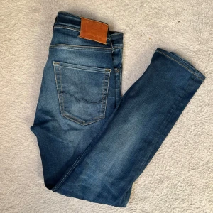Jack&jones jeans  - Tjenare jag säljer ett par jack&jones jeans i storlek W28 L30 dem är i bra skick! skriv till mig om du har någon fråga eller fundering 🤔 😀
