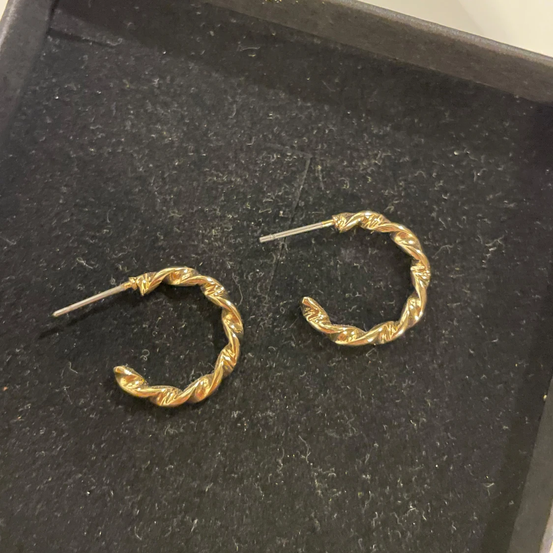 Guldiga örhängen/złote kolczyki - 1