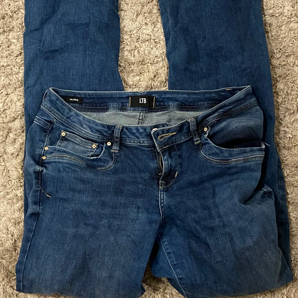 Säljer mina LTB jeans. Har råkat köpa fel storlek❤️. Farkut & Housut.