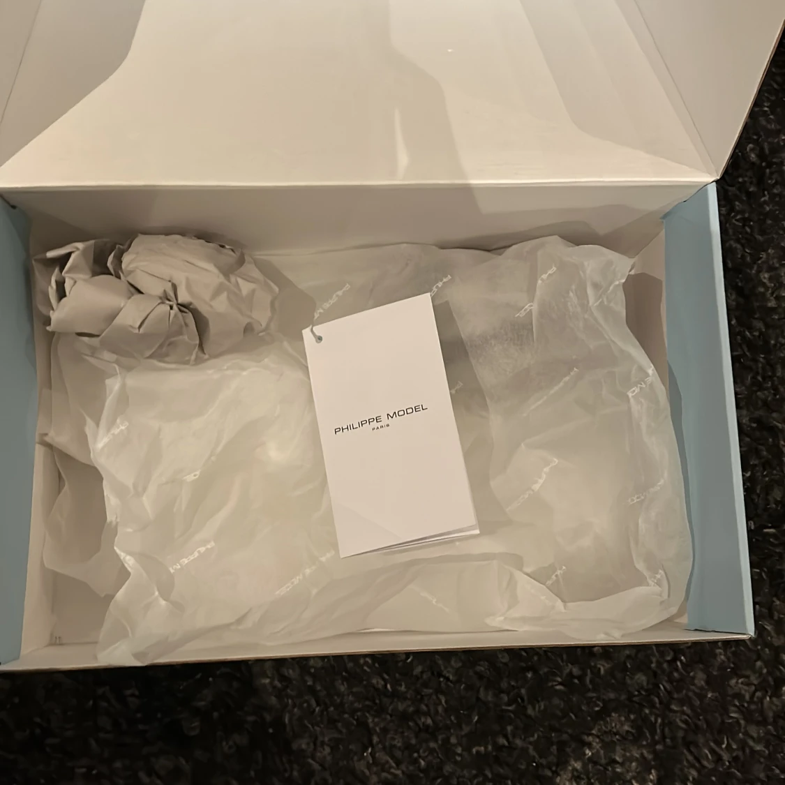 Svarta rockrunnes  från Philippe Model - 3