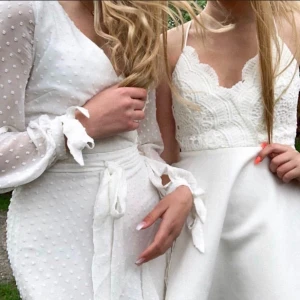 Studentklänning från Dennis - Säljer en student/avslutnings-klänning, från Dennis Maglic.  Storlek: XS Använd en gång!  Kontakta mig vid frågor eller för fler bilder.  Pris går att diskutera.