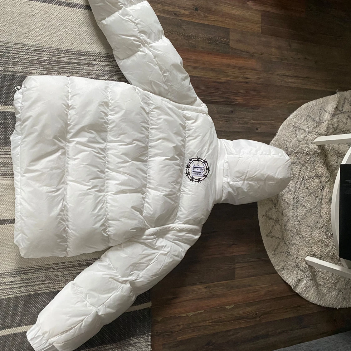 Vit pufferjacka med tryck - 1