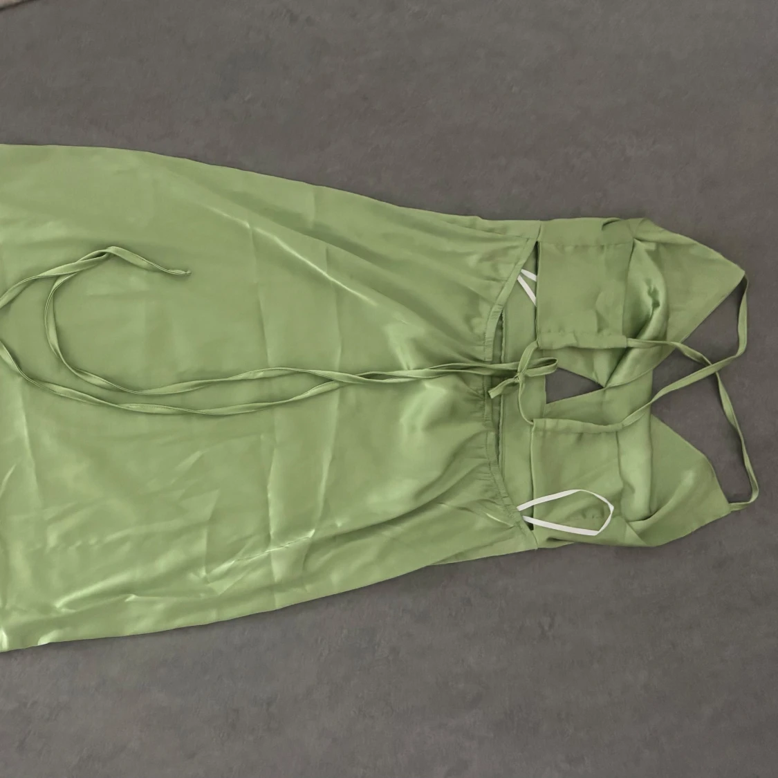 Grön satin klänning - 2