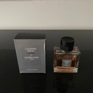 L'Homme Idéal Extrême Eau de Parfum från Guerlain - Säljer min L'Homme Idéal Extrême Eau de Parfum från Guerlain. 35/50ml. Doften är väldigt lätt att gilla och även maskulin. En av de parfymerna som jag har fått mest komplimanger för. 