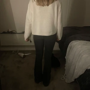 Svarta jeans - Säljer dessa jeans då dom inte kommer till användning💗storlek XS men passar S. Pris kan diskuteras.