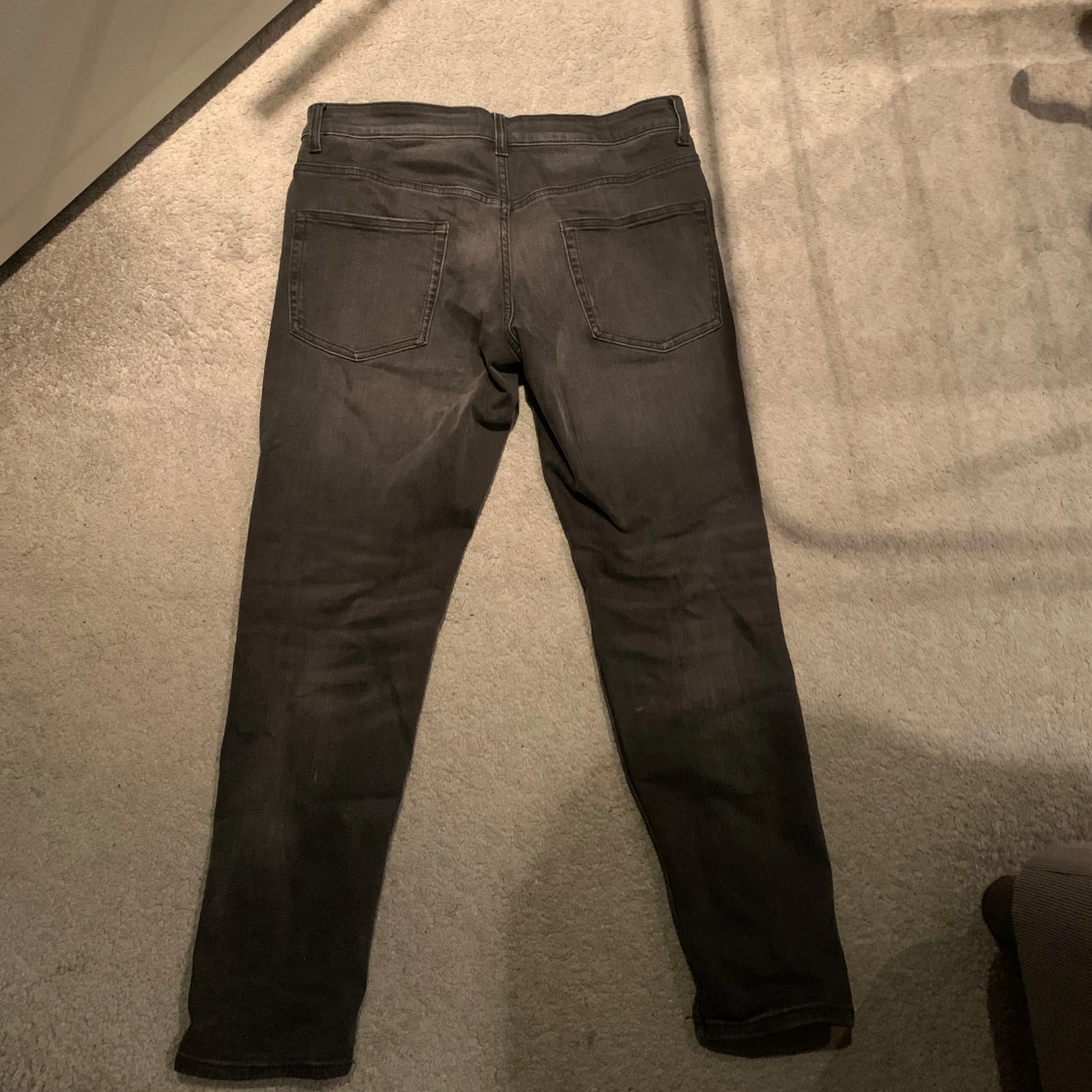 Svarta tapered jeans från ASOS - 1