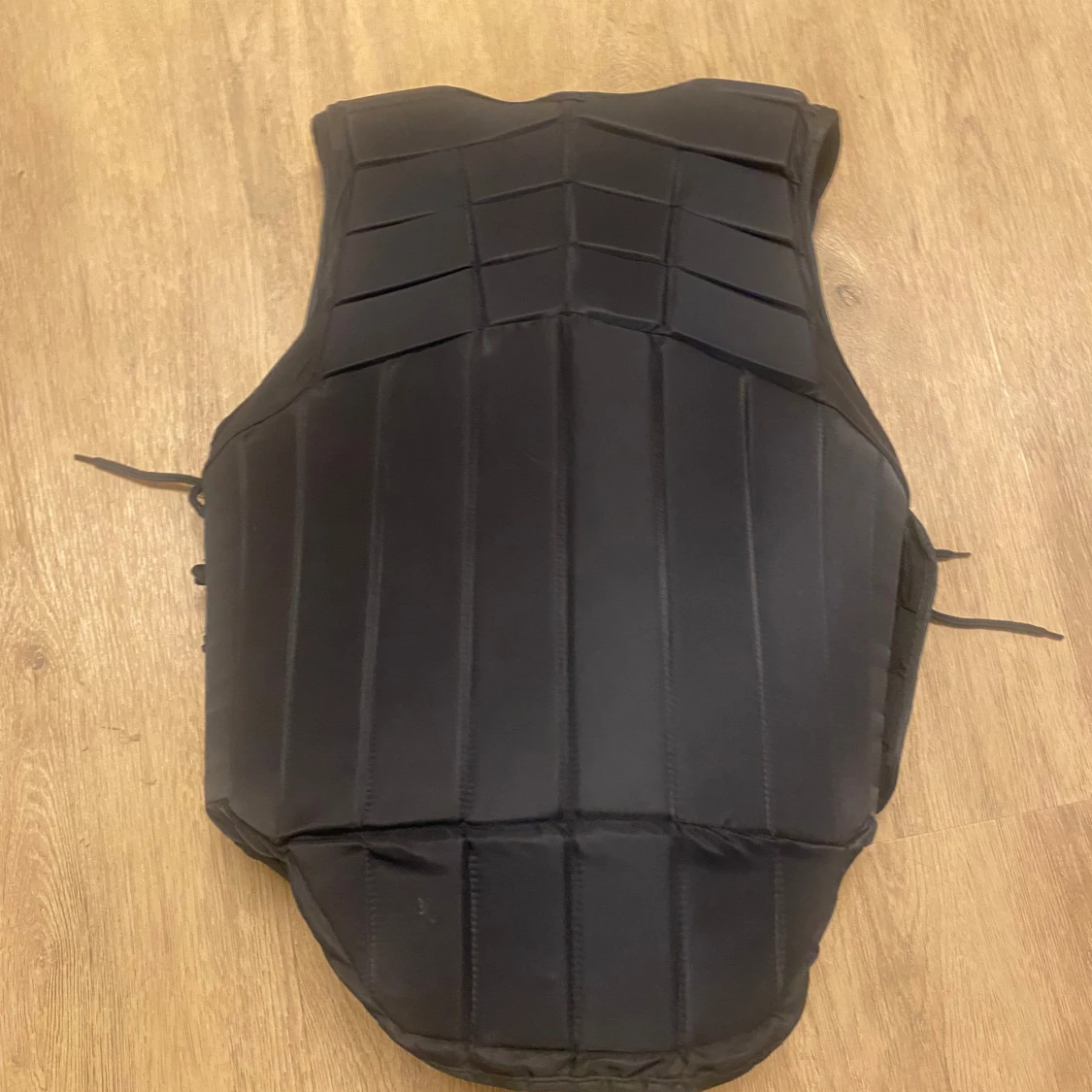 Svart skyddsväst från Rider's Company - 2