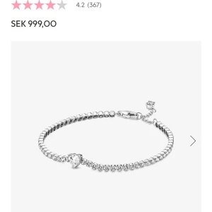 silverarmband från pandora - säljer mitt superfina armband från pandora då det inte kommer till använding, saknas en diamant men inget man tänker på. nypris: 1000 kr                          säljer för: 600+frakt, pris kan diskuteras. 