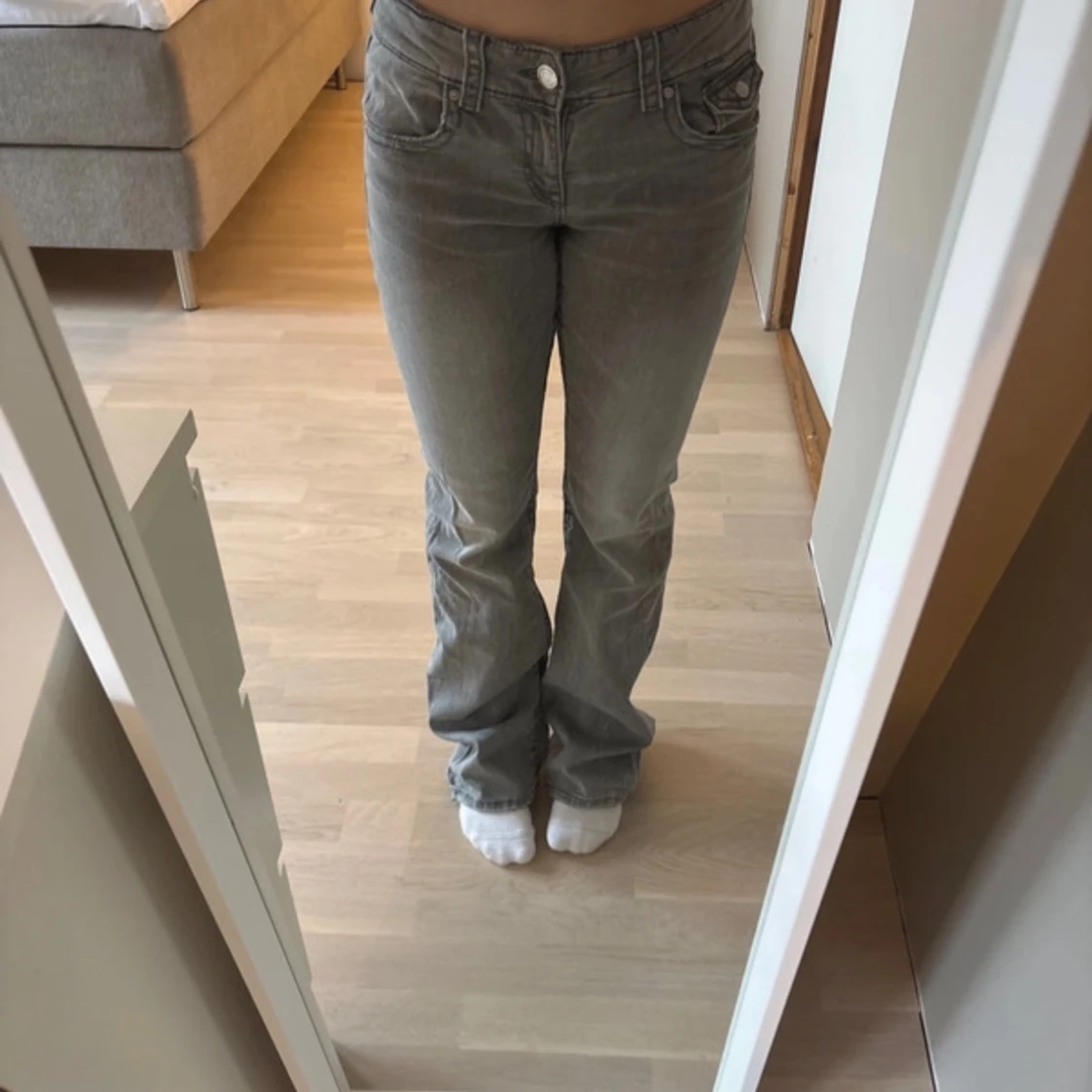 Grå bootcut jeans