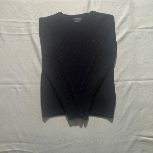 Ralph lauren Tröja  - Sparsamt använd Ralph Lauren tröja i utmärkt skick  Felfri och bekväm tröja  Storlek: XS/S