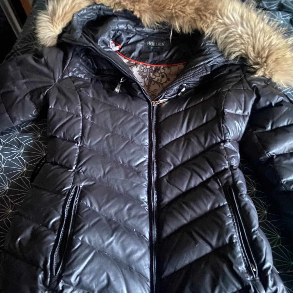 Svart dunjacka från Hollies - 3