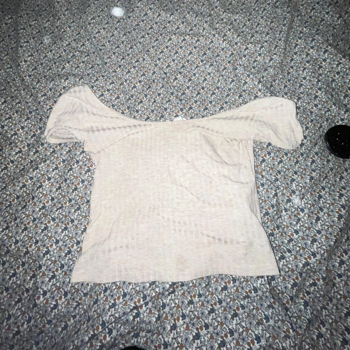 Beige offshoulder topp