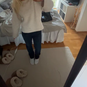 Ltb jeans nattblå - Skitsnygga lågmidjade jeans från ltb! De är i storlek W27 L32💕säljer då de ej passade i storlek!