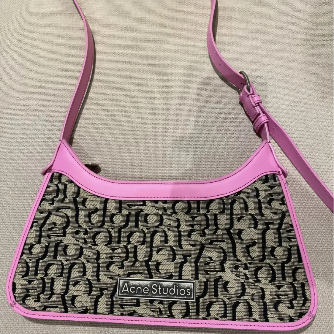 Axelväska från Acne Studios