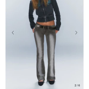 Weekday jeans  - Såå coola weekday jeans som är helt slutsålda! I storlek 31/34 men skulle säga att de är ganska små i storleken och stretchiga🙌🏻