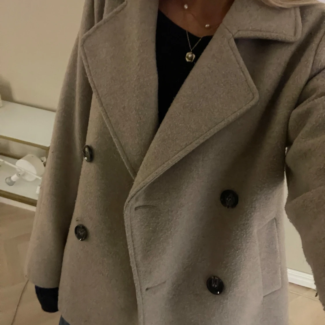 Beige kappa med knappar - 1