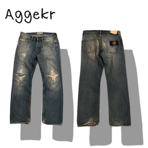 Baggy Vintage Stone Island Jeans - Shoo! säljer dessa tvär feta vintage stone island jeans🤙 30/30, slitningarna är menade att vara, det är ett lager under dem så man inte ser rakt in på benet😉