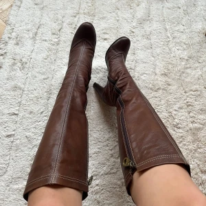 Marc Jacobs boots - Supersnygga läderboots från Marc Jacobs i fint skick. Skickar gärna eller möter upp i Stockholm/Lund 💗Storkek 39, och true to size då det är den storleken jag har i andra skor.