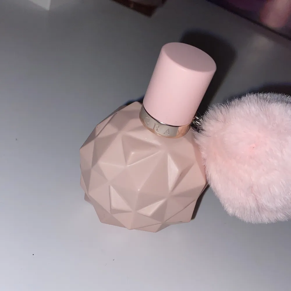 Parfym ifrån Ariana Grande! 30 ml. Parfym.