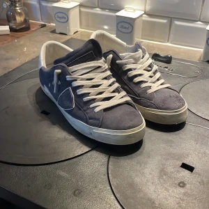 Philippe model skor - Säljer mina snygga Philippe Model skor som inte kommer till användning längre Storlek 40 men passar 41 Inga byten