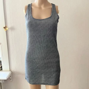 Linne klänning silvrigt glittrigt  - Inget att anmärka på 