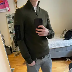 100% merinoull half-zip från SNOOT. Riktigt snygg tröja som garanterar komplimanger. Nypris: ca 1500kr. 