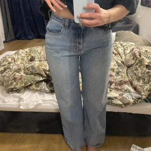Jeans från Asos💕 - Köpt second hand men var tyvärr för små för mig, jag är 172cm🤍