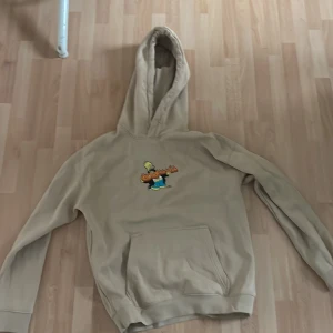 Simpson X H&M hoodie - Simpson collab med H&M hoodie inte en special utgåva tyvärr men ändå en collab  har typ aldrig används max 2-3 gånger, för stor för mig