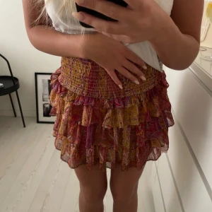 Kjol - Populära zara kjolen. Aldrig använd då jag råkade köpa två 💘