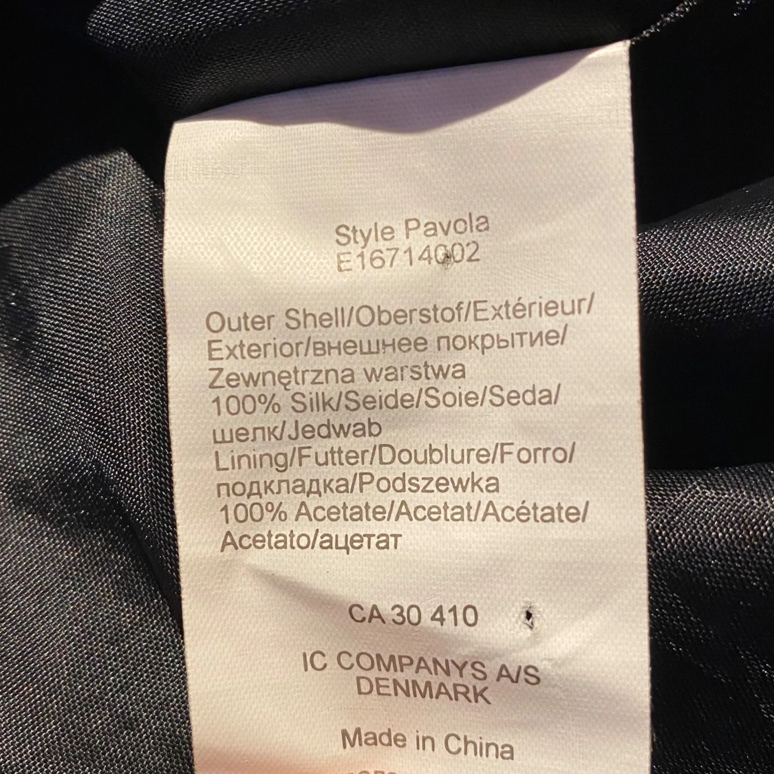 Svart och beige mönstrad kjol i silke i strl 38 från Part Two, modell Pavola - 93