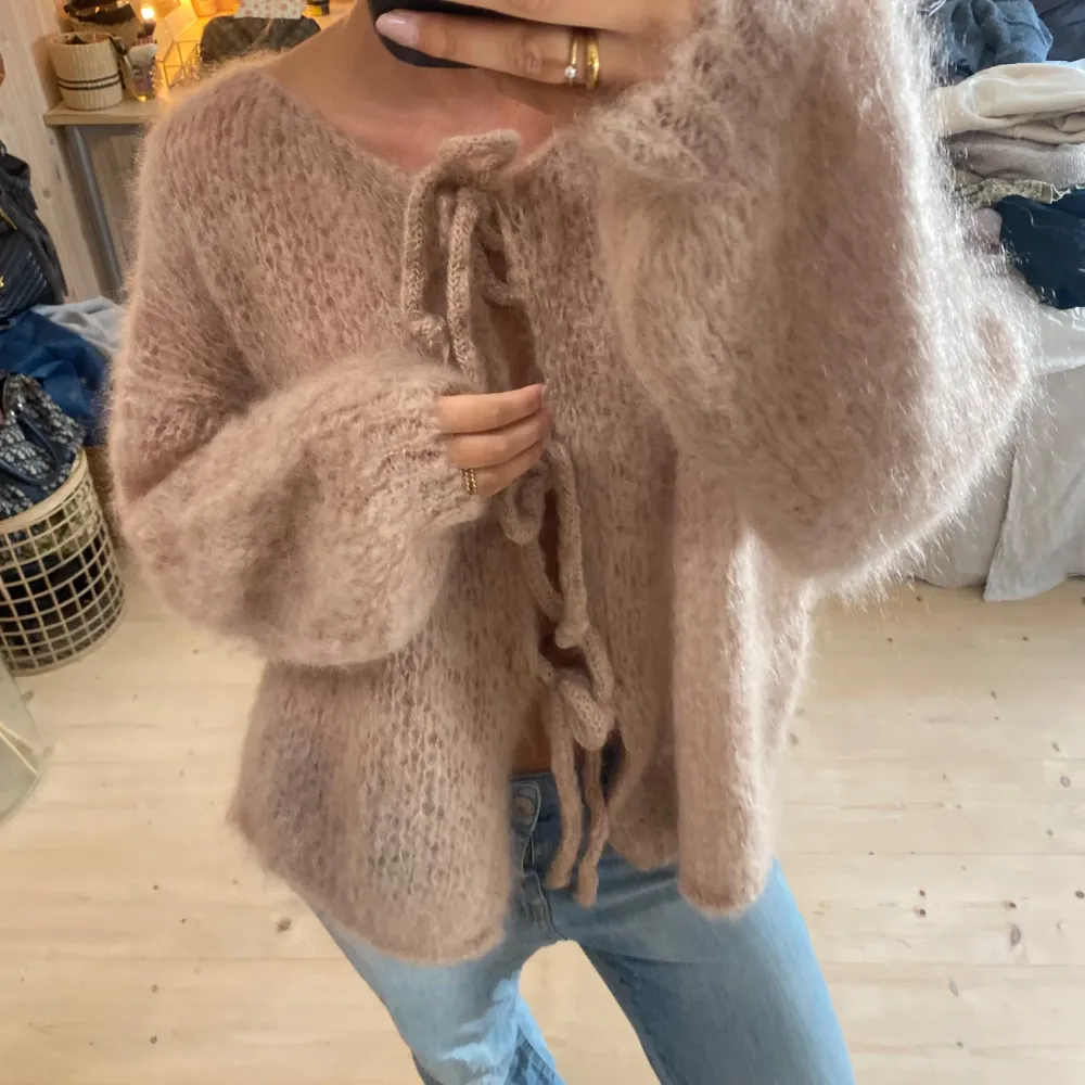 SUPERSNYGG tröja!! I jätte bra kvalitet!! 80% mohair 💕💕🫶🏼😍nypris ca 2000. Tröjor & Koftor.