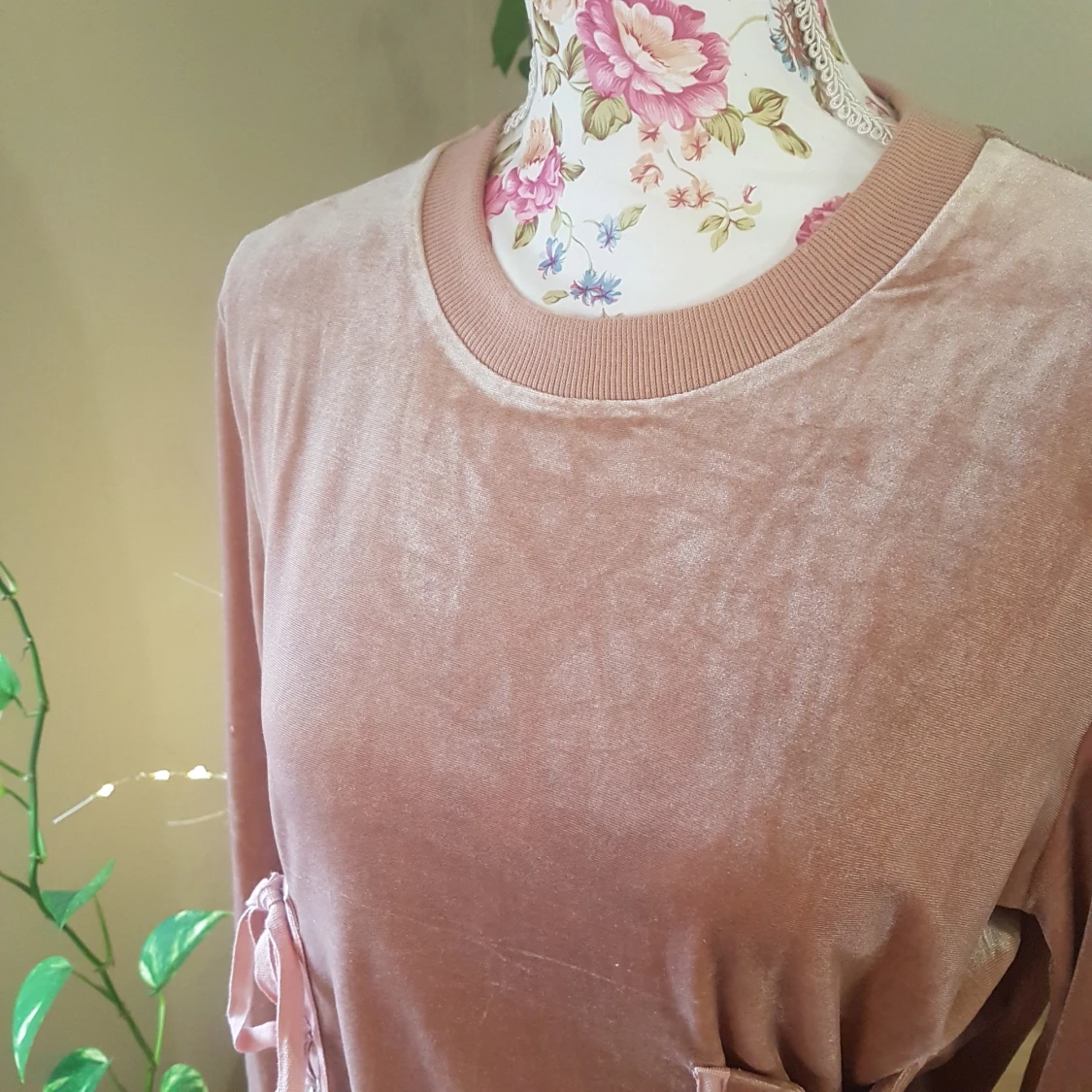 Cool velourtröja m korsettstils-snörning - 90