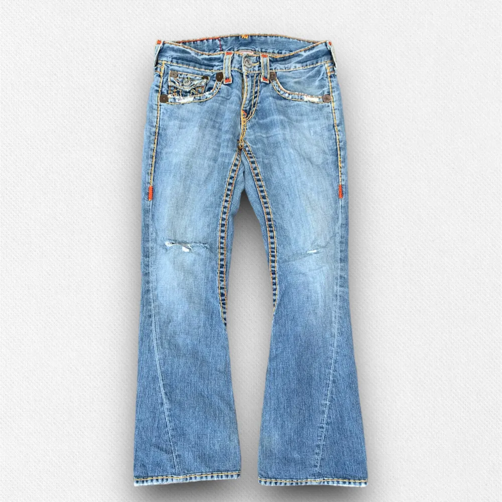 Utmärkt skick inga defekter, kom dm för mått elr om du har nån fråga . Jeans & Byxor.