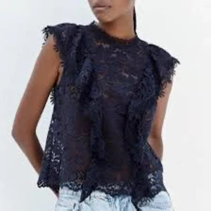 Marinblå topp - Supersöt topp från zara. Använd 1 gång. Säljer för 100kr❤️❤️