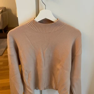 Beige stickad tröja  - I princip oanvänd 