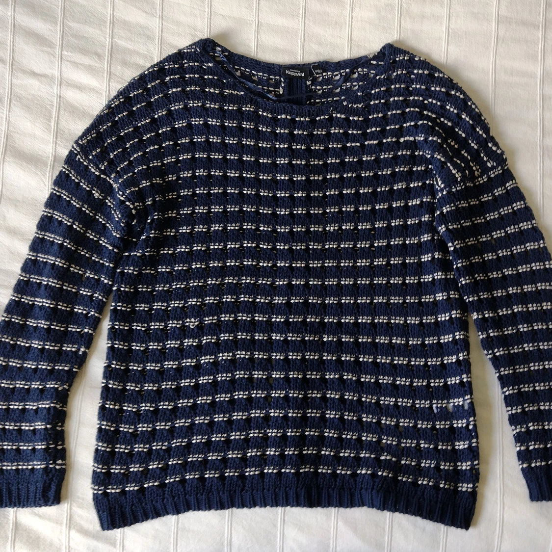 Blå stickad/hålstickad "randig" tröja - storlek 40/42 (XS-L) - 90