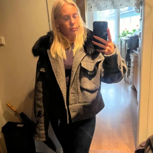 Meotine jacka - Bra skick nästan inte använd, säljer då den inte kommer till användning