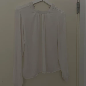 Blus - aldrig använd, inte min stil. Bra skick